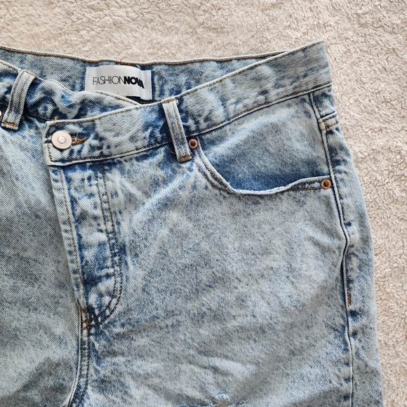 Fashion Nova At A Glance Crossover Denim Shorts, Women's Size 9 - EUC - Picture 8 of 13